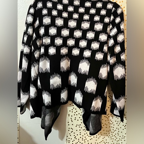 Alfani Black and White Patterned Cardigan size 1X - Picture 2 of 7